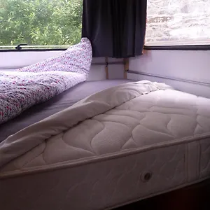 D'hotes 53m2 Ou Caravane Vintage Avec Cuisine Et Salle De Bains Privees, 53m2 Or Vintage Caravan With Private Kitchen And Bathroom Frühstückspension Pleumeur-Gautier