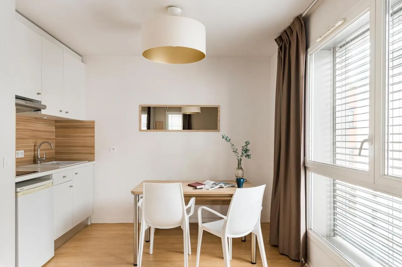 Appart Hotel Q7 Lodge Lyon 7 4*,  France