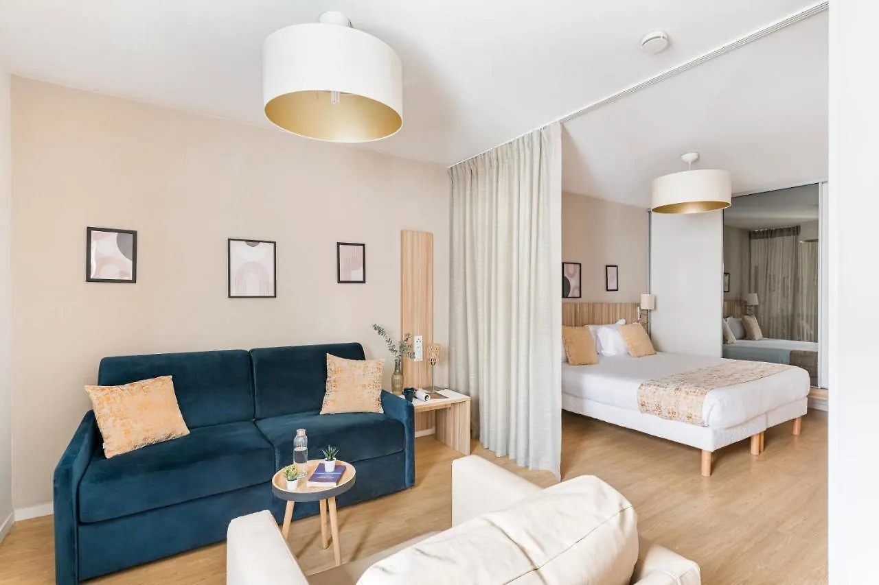 Appart Hotel Q7 Lodge Lyon 7 4*,